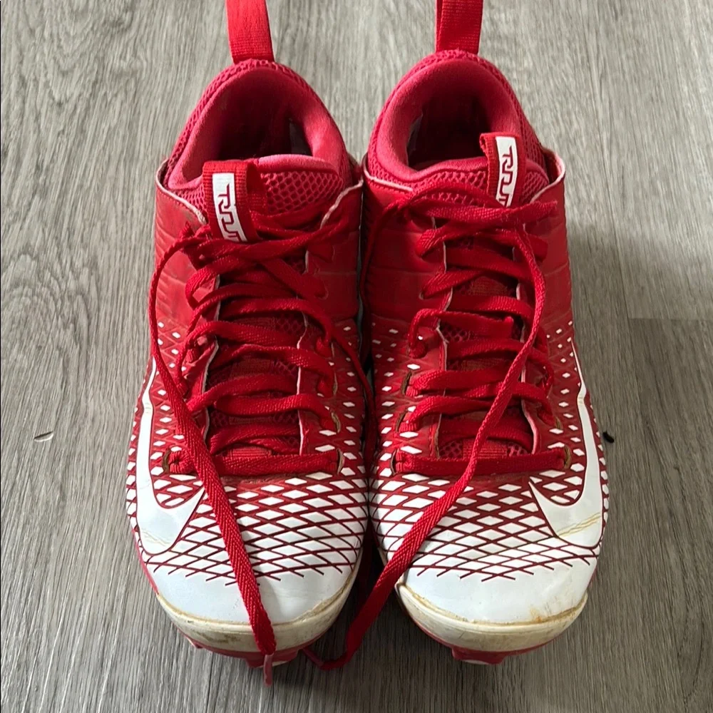 Red Nike cleats size 5y - Picture 2 of 7